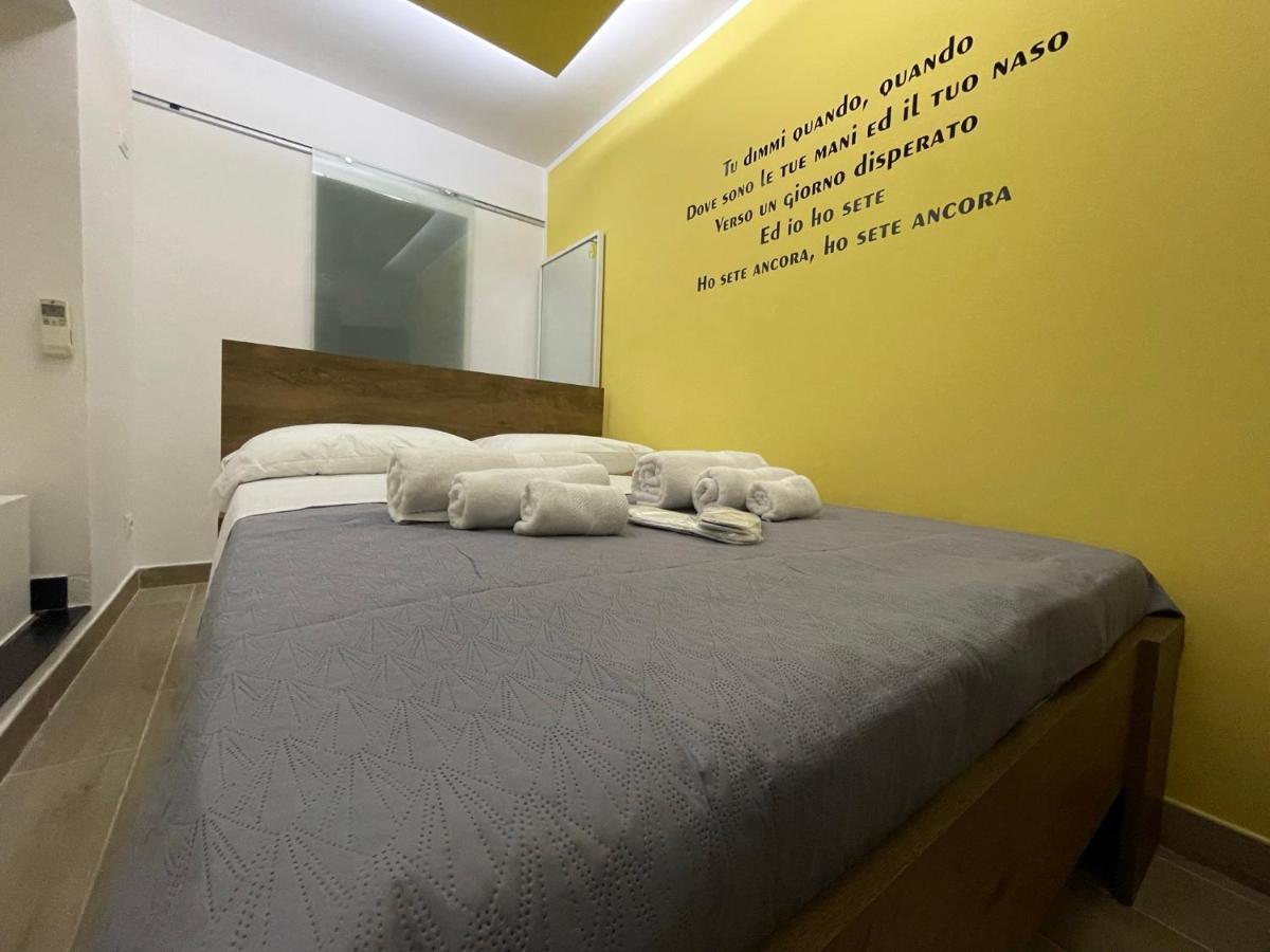 Yes I Know My Room - Mini Room Martiri Napoli Exterior foto